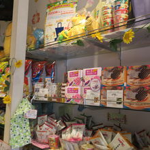 かわいらしい感じの店内