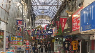 国際通りから第一牧志公設市場に行く時に歩きました