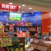 ブルースカイのお菓子専門店といった感じ