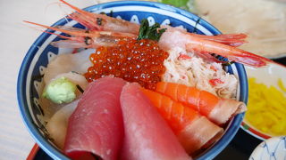 お得に海鮮丼がたべられます！