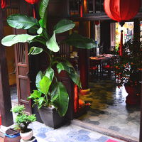 入り口は旧市街の雰囲気に溶け込んでいてホテルだと気づかない程