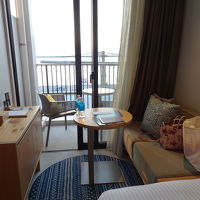 ソファーやバルコニー付き