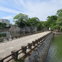 お濠を渡り入城。