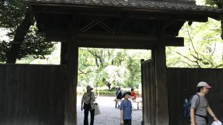 六義園の入り口