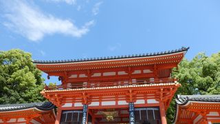 八坂神社では一番目立つ建物です