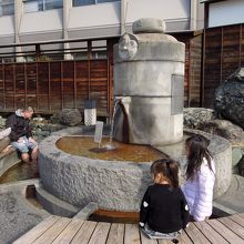 足湯が据えられている