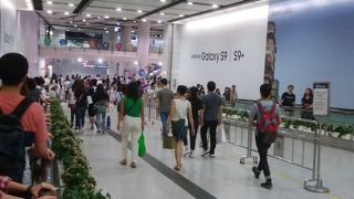 上階には飲食店あり