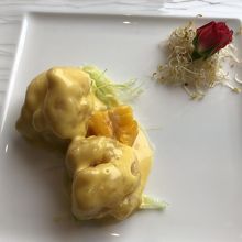 マンゴーソースの海老の揚げ物