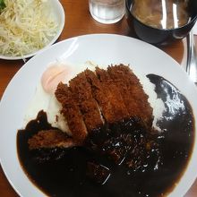 サラダと味噌汁つきます