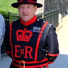 Yeoman Warders　ビーフィータージンのデザイン