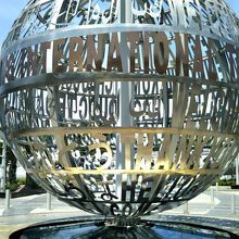 第2ターミナルを出たところにあるオブジェ