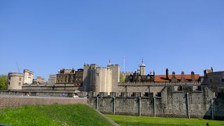 要塞と宮殿と監獄　ロンドン塔