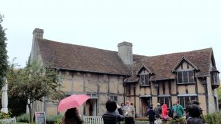 エイボン通りにある「シェイクスピアの生家」