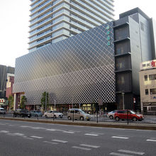 新しい「御園座」です