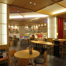 イートインのスペースもありました