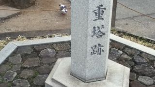 浅草寺の本堂右側エリアにある