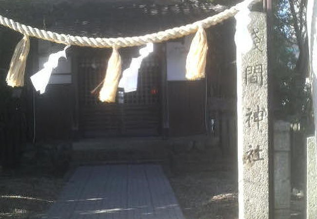 鳴海駅前の小さな神社です