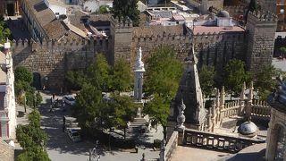 大聖堂南側にある勝利広場（Plaza del Triunfo）