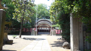 境内は静寂に包まれた場所