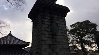 関東大震災の影響で塔上部が壊れている