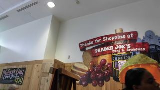 店内は広いです。