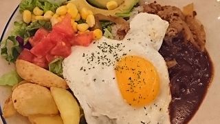 可愛らしいカフェごはんのお店