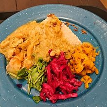 カレーをかけて、混ぜながらいただきます