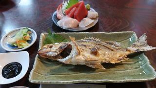 氷見漁港の真ん前、氷見の美味しいお食事処 ♪