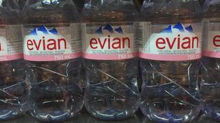 空港内に電車が走る！