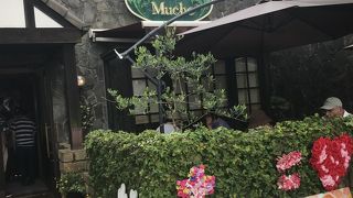 姫路名物 元祖アーモンドバターのお店です