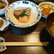 他にお肉料理やホイル焼きなど