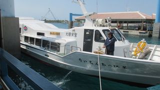 八重山諸島をめぐるボート