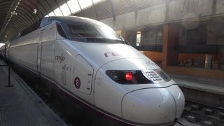 スペインの主要都市間移動で便利な高速鉄道システムAVE