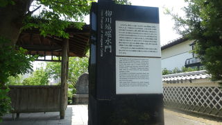 外堀に水郷がめぐっています。