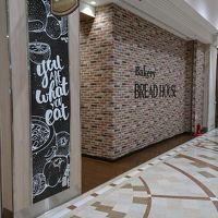 ブレッドハウス