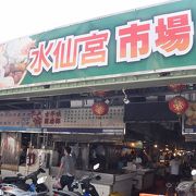 生鮮品を扱う店がたくさんあるほかく、衣料品店、食堂、お菓子屋さんなどもあり、台南庶民の総合市場だった