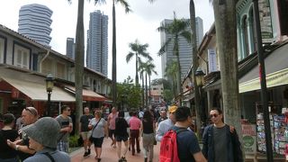 お店はそう多くはありませんでした