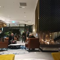 ロビーは見通しがよい