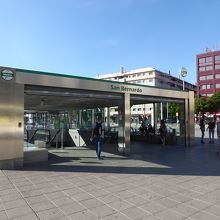 地下鉄のサンベルナルド駅への入り口