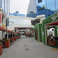 閑散としたフードストリート