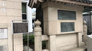 日本橋の横にあります