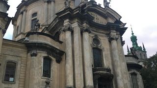 旧市街地の東にある荘厳な雰囲気の教会