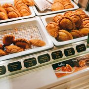 地下一階食品街の絶品カリーパフ「Tip Top Curry Puff」