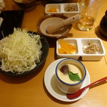 キャベツ、茶碗蒸しなど。