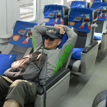 スラバヤまでは混んでいたが以降は空いていた。