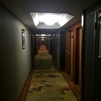 廊下は部屋によってはエレベーターからかなり歩きます