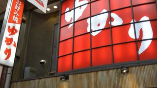 お席の鉄板で店員さんが焼いてくれます