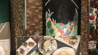 ランチはサラダビュッフェ付き