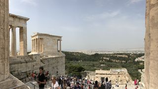 前門の近くにある小さな神殿