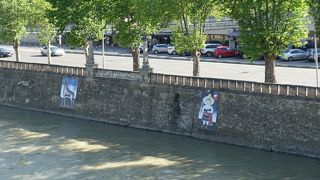 トビリシ市街をゆったりと流れる川